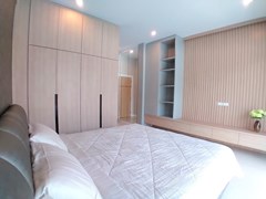 House for sale Huay Yai Pattaya showing the master bedroom with built-in wardrobes 
