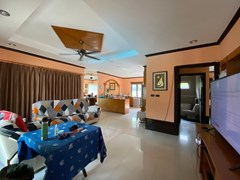 House for sale Huay Yai Pattaya showing the open plan concept 