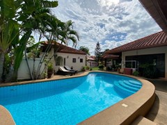 House for sale Huay Yai Pattaya showing the pool and terrace 