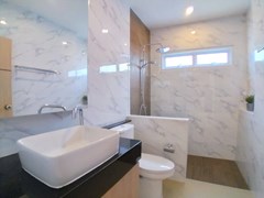 House for sale Huay Yai Pattaya showing the second bathroom