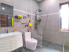 House for sale Huay Yai Pattaya showing the third bathroom 