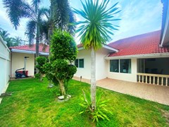 House for sale Mabprachan Pattaya showing the garden and house 