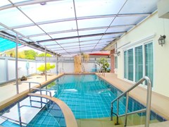 House for sale Mabprachan Pattaya showing the pool and poolside shower 