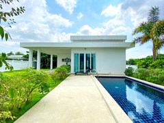 House for Sale Na Jomtien showing the poolside terrace 