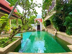 House for sale Na Jomtien showing the private pool 