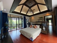 House for sale Pattaya showing the master bedroom suite 