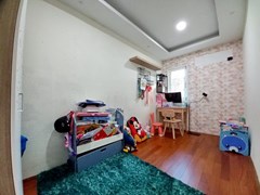 House for sale Pattaya showing the possible fourth bedroom