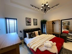 House for sale Pattaya showing the fifth bedroom 