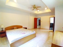 House for sale Pattaya showing the master bedroom 