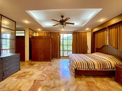 House for sale Pattaya showing the master bedroom 