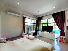 House for sale Pattaya showing the master bedroom pool view 