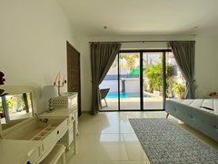 House for sale Pattaya showing the master bedroom pool view
