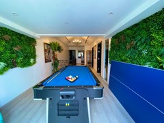 House for sale Pattaya showing the second floor with pool table 