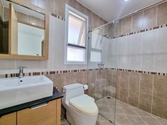 House for sale Pattaya showing the second bathroom  