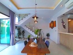 House for sale Pratumnak Pattaya showing the dining area 