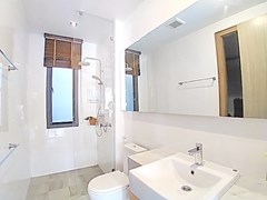 House for sale Pratumnak Pattaya showing the guest bathroom 