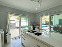 House for sale Pratumnak Pattaya showing the kitchen and counter 