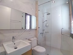 House for sale Pratumnak Pattaya showing the second bathroom