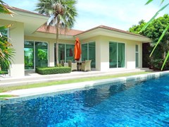 House for sale The Vineyard Pattaya showing the house, pool and terrace 