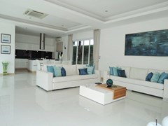 House for sale The Vineyard Pattaya showing the large living area