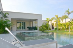House for sale The Vineyard Pattaya showing the terrace and swimming pool