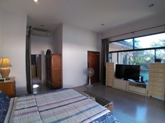 House for sale East Pattaya showing the master bedroom suite 