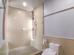 House for sale East Pattaya showing the second bathroom 