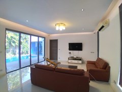 House for sale Mabprachan Pattaya showing the living area 