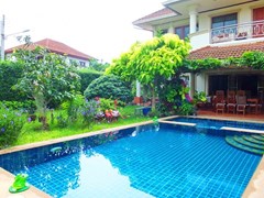 House for Sale Na Jomtien showing the pool and house 