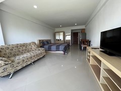 Condo for sale Pattaya Pratumnak showing the living area