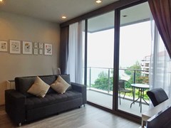 Condominium for rent Wongamat showing the living area