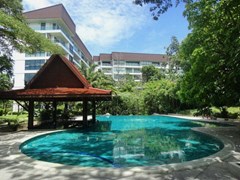 Condominium for rent Jomtien showing the communal swimming pool 