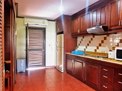 Condominium for rent Jomtien showing the kitchen 