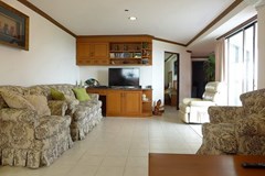 Condominium for rent Jomtien showing the living room