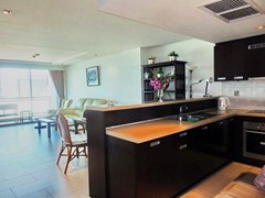 Condominium for sale Northshore Pattaya showing the living, dining and kitchen 