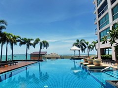 Condominium for rent Northshore Pattaya showing the pool and condo building 