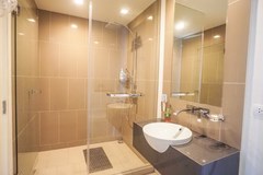 Condominium for rent at Zire Wongamat Pattaya showing a bathroom 