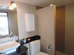 Condominium for rent Jomtien showing the master ensuite bathroom