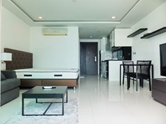 Condominium for rent Wong Amat Tower showing the open plan concept 