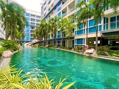 Condominium for rent Pattaya showing the communal pool 