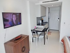 Condominium for rent Pattaya showing the dining kitchen