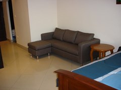 Condominium for rent Pattaya showing the living area 