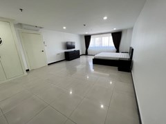 Condominium for rent Pattaya Pratumnak showing the large bedroom
