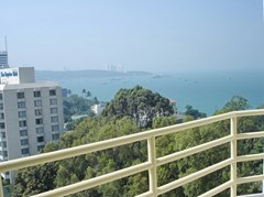 Condominium for rent Pattaya showing the sea view 