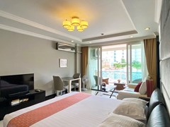 Condominium for rent Pattaya showing the sleeping, dining and living areas 