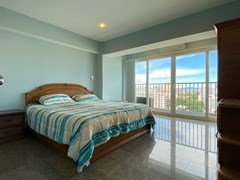 Condominium for rent Pratumnak showing the bedroom and sea view 