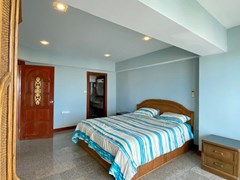 Condominium for rent Pratumnak showing the bedroom suite 