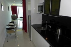 Condominium for rent Wong Amat Tower showing the kitchen and dining area