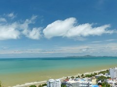 Condominium for sale Jomtien showing the balcony view 