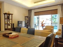 Condominium for sale Jomtien showing the dining and living areas 